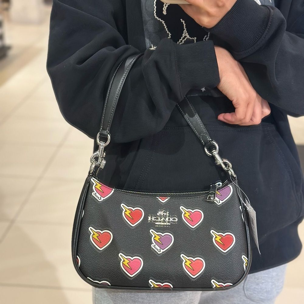 NWT Coach Teri Shoulder Bag With Heart Bolt Print - Picture 7 of 9